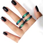 خرید انگشتر مود (Mood Ring) تغییر رنگ با احساسات انگشتر جادویی تغییر رنگ بر اساس دمای بدن و احساسات (خوشی، استرس، عشق). هدیه‌ای خاص و علمی برای آقایان و خانم‌ها. خرید آنلاین از آرامیس قم. انگشتر مود، خرید Mood Ring، انگشتر تغییر رنگ، انگشتر احساسات، هدیه خاص و جادویی، انگشتر کریستال مایع، خرازی آرامیس قم.