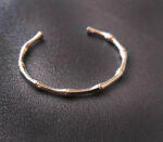 بنگل استخوانی استیل بنگل بامبو استیل مشخصات محصول : رنگ : نقره ای رنگ ثابت جنس : استیل بدون حساسیت مناسب سایز دست آقایان و بانوان کانال محصولات و کدرهگیری واتساپ https://whatsapp.com/channel/0029Vb6G4LDA89MaeB17xp18 کانال محصولات جدید پیام رسان ایتا https://eitaa.com/kharraziaramis مشاهده کدرهگیری پیام رسان ایتا https://eitaa.com/postkharraziaramis پیج اینستاگرام https://instagram.com/kharraziaramis شماره واتساپ و پاسخگویی ( ساعات کاری  9 تا 14 ) 09100772050 دستبند بنگل استخوانی نقره ای دستبندبنگل استخوانی نقره ای دستیند نقره ای استخوانی بنگل استخوانی دستبند استخوانی بنگل استخوانی دستبند بنگل استخوانی نقره ای دستبند بنگل استیل دستبند استیل بنگل بامبو دستبند رنگ ثابت بنگل بامبو دستبند بامبو بنگل رنگ ثابت دستبند بامبو مردانه بنگل خلخال بامبو مردانه بنگل مردانه دستبند خلخال مردانه بامبو بنگل پسرانه خلخال پسرانه بنگل استیل مردانه خلخال استیل مردانه خلخال پسرانه استخوانی خلخال استیل استخوانی پسرانه بنگل استیل پسرانه