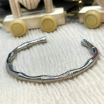 بنگل استخوانی استیل بنگل بامبو استیل مشخصات محصول : رنگ : نقره ای رنگ ثابت جنس : استیل بدون حساسیت مناسب سایز دست آقایان و بانوان کانال محصولات و کدرهگیری واتساپ https://whatsapp.com/channel/0029Vb6G4LDA89MaeB17xp18 کانال محصولات جدید پیام رسان ایتا https://eitaa.com/kharraziaramis مشاهده کدرهگیری پیام رسان ایتا https://eitaa.com/postkharraziaramis پیج اینستاگرام https://instagram.com/kharraziaramis شماره واتساپ و پاسخگویی ( ساعات کاری  9 تا 14 ) 09100772050 دستبند بنگل استخوانی نقره ای دستبندبنگل استخوانی نقره ای دستیند نقره ای استخوانی بنگل استخوانی دستبند استخوانی بنگل استخوانی دستبند بنگل استخوانی نقره ای دستبند بنگل استیل دستبند استیل بنگل بامبو دستبند رنگ ثابت بنگل بامبو دستبند بامبو بنگل رنگ ثابت دستبند بامبو مردانه بنگل خلخال بامبو مردانه بنگل مردانه دستبند خلخال مردانه بامبو بنگل پسرانه خلخال پسرانه بنگل استیل مردانه خلخال استیل مردانه خلخال پسرانه استخوانی خلخال استیل استخوانی پسرانه بنگل استیل پسرانه