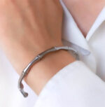 بنگل استخوانی استیل بنگل بامبو استیل مشخصات محصول : رنگ : نقره ای رنگ ثابت جنس : استیل بدون حساسیت مناسب سایز دست آقایان و بانوان کانال محصولات و کدرهگیری واتساپ https://whatsapp.com/channel/0029Vb6G4LDA89MaeB17xp18 کانال محصولات جدید پیام رسان ایتا https://eitaa.com/kharraziaramis مشاهده کدرهگیری پیام رسان ایتا https://eitaa.com/postkharraziaramis پیج اینستاگرام https://instagram.com/kharraziaramis شماره واتساپ و پاسخگویی ( ساعات کاری  9 تا 14 ) 09100772050 دستبند بنگل استخوانی نقره ای دستبندبنگل استخوانی نقره ای دستیند نقره ای استخوانی بنگل استخوانی دستبند استخوانی بنگل استخوانی دستبند بنگل استخوانی نقره ای دستبند بنگل استیل دستبند استیل بنگل بامبو دستبند رنگ ثابت بنگل بامبو دستبند بامبو بنگل رنگ ثابت دستبند بامبو مردانه بنگل خلخال بامبو مردانه بنگل مردانه دستبند خلخال مردانه بامبو بنگل پسرانه خلخال پسرانه بنگل استیل مردانه خلخال استیل مردانه خلخال پسرانه استخوانی خلخال استیل استخوانی پسرانه بنگل استیل پسرانه