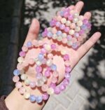 دستبند آفتاب‌پرست 🌈 دستبند آفتاب‌پرست ۷ رنگ دستبند هفت رنگ ترند و خاص ✨ معرفی محصول اگر به دنبال یک دستبند متفاوت، خاص و چشم‌نواز هستید، دستبند آفتاب‌پرست ۷ رنگ یکی از جذاب‌ترین انتخاب‌ها برای شماست. این دستبند با طراحی فانتزی و مهره‌های باکیفیت، در برابر نور جلوه‌ای شگفت‌انگیز پیدا می‌کند و رنگ‌های زیبای آن نمایان می‌شوند. ویژگی منحصربه‌فرد این محصول این است که در محیط‌های کم‌نور یا داخل منزل، مهره‌ها ظاهری روشن و نزدیک به سفید دارند؛ اما با تابش نور خورشید یا نور قوی، طیفی از ۷ رنگ زیبا روی آن نمایان می‌شود و جلوه‌ای خاص و متفاوت ایجاد می‌کند. این دستبند علاوه بر زیبایی، به دلیل کشی بودن برای اکثر سایزهای مچ مناسب است و انتخابی عالی برای استفاده روزانه یا هدیه دادن محسوب می‌شود. 💎 مشخصات محصول نام محصول: دستبند آفتاب‌پرست ۷ رنگ سنگی جنس مهره‌ها: پلاستیکی طرح: ترند، فانتزی استایل: دخترانه، زنانه، فانتزی نوع دستبند: کشی مناسب برای: تمامی سایزهای مچ تعداد مهره: ۱۹ عدد ضد حساسیت: بله، کاملاً ضد حساسیت ماندگاری: بسیار بالا (مادام‌العمر در صورت نگهداری صحیح) کاربرد: استفاده روزمره، مهمانی، دورهمی و مراسم مختلف ⭐ ویژگی‌های دستبند آفتاب‌پرست ۷ رنگ سنگی ✅ تغییر رنگ و نمایش طیف هفت‌رنگ در برابر نور ✅ مهره‌های با ظاهر شیک و لوکس ✅ طراحی ترند و فانتزی ✅ کش باکیفیت و مناسب انواع مچ ✅ کاملاً ضد حساسیت ✅ وزن سبک و استفاده راحت در طول روز ✅ مناسب برای استایل روزمره و مجلسی ✅ قیمت اقتصادی در کنار ظاهر خاص 🌞 ویژگی خاص دستبند آفتاب‌پرست مهم‌ترین تفاوت این دستبند با مدل‌های معمولی، قابلیت تغییر جلوه رنگی آن در نور است. در فضای کم‌نور، مهره‌ها رنگی روشن و ملایم دارند؛ اما زمانی که نور خورشید یا نور مستقیم به آن‌ها می‌تابد، رنگ‌های جذاب و متنوع روی مهره‌ها نمایان می‌شود و ظاهری کاملاً متفاوت ایجاد می‌کند. همین ویژگی باعث شده این مدل یکی از محبوب‌ترین دستبندهای فانتزی و ترند باشد. 💎 مزایای دستبندهای سنگی 🌿 زیبایی طبیعی هر مهره دارای بافت و جلوه‌ای خاص است که باعث می‌شود ظاهر هر دستبند منحصربه‌فرد باشد. 💪 دوام بالا  مقاومت خوبی دارند و سال‌ها زیبایی خود را حفظ می‌کنند. 🌸 مناسب انواع استایل این دستبند به راحتی با استایل‌های: اسپرت کژوال مینیمال مجلسی فانتزی ست می‌شود. 😊 مناسب پوست‌های حساس سنگ معمولاً ایجاد حساسیت پوستی نمی‌کند و این محصول نیز کاملاً ضد حساسیت است. 🎁 هدیه‌ای خاص اگر به دنبال هدیه‌ای متفاوت و به‌یادماندنی هستید، این دستبند انتخابی عالی برای: تولد سالگرد ماهگرد هدیه دوستانه هدیه ولنتاین هدیه مناسبتی خواهد بود. 🎀 چرا دستبند آفتاب‌پرست ۷ رنگ سنگی را انتخاب کنیم؟ طراحی خاص و متفاوت جلوه هفت‌رنگ در نور مهره‌های زیبا ضد حساسیت مناسب هدیه مناسب استفاده روزمره کش مقاوم قیمت مناسب ترند و محبوب 🛍️ خرید از خرازی آرامیس با خرید دستبند آفتاب‌پرست ۷ رنگ از خرازی آرامیس، محصولی خاص، باکیفیت و مطابق تصاویر دریافت خواهید کرد. همچنین با عضویت در کانال ایتای خرازی آرامیس می‌توانید از جدیدترین محصولات، تخفیف‌ها، موجودی‌های جدید و آموزش‌های مرتبط با اکسسوری و خرازی زودتر از دیگران مطلع شوید. آدرس کانال ایتا: https://eitaa.com/kharazi_aramis دستبند آفتاب پرست، دستبند آفتاب پرست ۷ رنگ، دستبند هفت رنگ، دستبند سنگی، دستبند سنگ طبیعی، دستبند دخترانه سنگی، دستبند زنانه فانتزی، دستبند ترند دخترانه، دستبند تغییر رنگ، دستبند رنگین کمانی، دستبند خاص دخترانه، دستبند کشی سنگی، خرید دستبند سنگی، قیمت دستبند سنگی، دستبند هدیه تولد، دستبند فانتزی دخترانه، دستبند مهره‌ای، بدلیجات دخترانه، اکسسوری دخترانه، خرید اکسسوری دخترانه، خرید دستبند زنانه، خرازی، خرازی آنلاین، خرازی اینترنتی، خرازی قم، فروشگاه خرازی، خرید از خرازی آنلاین، لوازم خرازی، فروشگاه بدلیجات، خرید بدلیجات آنلاین.