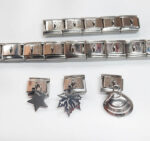 دستبند چارم ایتالیایی استیل نماد طرح چارم چارم‌ها در طرح‌های گوناگون و متنوع ارائه می‌شوند که شامل نمادها اشکال مینیمال طرح‌های فانتزی و مفهومی است. این امکان به شما داده می‌شود که دستبند خود را با انتخاب چارم‌هایی که بیانگر سلیقه، علاقه یا خاطرات شخصی‌تان هستند، شخصی‌سازی نمایید. دستبند چارم آرزو چارم اهداف استیل مدل ایتالیایی مشخصات محصول : استیل و رنگ ثابت بدون حساسیت وارداتی و باکیفیت سایز بانوان : هر دستبند دارای ۱۸ چارم ساده به طول حدود 17.5 سانته و برای دور مچ 17 سانت مناسبه سایز آقایان : هر دستبند دارای 21 چارم ساده به طول حدود 21 سانته و برای دور مچ 20 سانت مناسبه امکان حکاکی (به خواصه و سلیقه مشتری ) روی چارم ساده وجود داره به برای حکاکی به پشتیبانی ایتا ویا واتساپ 09100772050 پیام داده شود (طبق علائق و هدفاتون میتونید چارمارو حکاکی کنید😍) هر چارم حدود یک سانته خودتون میتونید چارم‌ها رو کم یا زیاد کنید و طبق سایز دستتون تنظیمش کنيد پیج اینستاگرام  https://instagram.com/kharraziarmis کانال محصولات جدید  https://eitaa.com/kharraziaramis مشاهده کدرهگیری  https://eitaa.com/postkharraziaramis کانال ایتا ( https://eitaa.com/kharraziaramis )برای عضویت و مشاهده محصولات و رهگیری کد مرسوله های ارسالی دستبند چارم دستبند هدف ها دستبند خواسته ها دستبند انگیزشی دستبند علائق دستبند خواسته ها دستبند چارم ایتالیایی دستبند nomination دستبند ایتالیایی دستبند دخترانه چارم دستبند پسرانه چارم دستبند چارم دستبند طرح چارم دستبند استیل چارم خرازی ارامیس خرازی قم خرازی زیورالات خرازی بازار تهران خرازی بازار بزرگ خرازی مروی خرازی مشهد خرازی شیراز خرازی اصفهان 