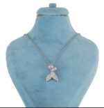 گردنبند دخترانه دم وال سوارسکی کد69 مشخصات محصول : زنجیر : جنس استیل سایز : 0/4 رنگ نقره ای ( رنگ ثابت بدون حساسیت ) قفل و حلقه ها استیل رنگ ثابت نقره ای طول زنجیر 45 سانت جنس استیل رنگ ثابت بدون حساسیت مشخصات پلاک قطر محصول :  سانت جنس سوارسکی کانال محصولات و کدپیگیری وات ساپ https://whatsapp.com/channel/0029Vb6G4LDA89MaeB17xp18 کانال محصولات جدید پیام رسان ایتا https://eitaa.com/kharraziaramis مشاهده کدرهگیری پیام رسان ایتا https://eitaa.com/postkharraziaramis پیج اینستاگرام https://instagram.com/kharraziaramis شماره واتساپ و پاسخگویی ( ساعات کاری  9 تا 14 ) 09100772050 خرازی ارامیس خرازی قم خرازی زیورالات خرازی بازار تهران خرازی بازار بزرگ خرازی مروی خرازی مشهد خرازی شیراز خرازی اصفهان  گردنبند دخترانه دم وال گردنبند دم وال گردنبند زنانه دم وال گردنبند استیل دم وال گردنبند رتگ ثابت دم وال گردنبند دم وال استیل گردنبند نقره ای دم وال گردنبند استیل دخترانه دم وال