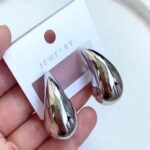 گوشواره فشن، گوشواره فشن زنانه، گوشواره اشکی، گوشواره اشکی زنانه، گوشواره طرح اشکی، گوشواره نقره ای، گوشواره نقره ای زنانه، گوشواره آبکاری نقره، گوشواره آبکاری نقره ای، گوشواره استیل، گوشواره استیل زنانه، گوشواره استیل رنگ ثابت، گوشواره بدون حساسیت، گوشواره زنانه شیک، گوشواره زنانه خاص، گوشواره زنانه ترند، گوشواره فانتزی زنانه، گوشواره مجلسی زنانه، گوشواره دخترانه نقره ای، بدلیجات نقره ای، بدلیجات زنانه، اکسسوری زنانه، اکسسوری فشن، گوشواره ماندگار، گوشواره رنگ ثابت، گوشواره پایه استیل، گوشواره استیل ضد حساسیت، خرید گوشواره اشکی، قیمت گوشواره اشکی، خرید گوشواره نقره ای، خرید گوشواره فشن، گوشواره آبکاری شده، گوشواره طرح قطره، گوشواره قطره ای زنانه، گوشواره طرح قطره آب، خرازی، خرازی آنلاین، خرازی اینترنتی، خرازی قم، خرازی بدلیجات، لوازم زیورآلات، خرازی در قم، فروشگاه خرازی قم، خرید لوازم خرازی قم، خرازی انلاین قم، خرازی عمده