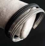 دستبند حصیری بنگل حصیری فری سایز 💎 معرفی دستبند حصیری دستبند حصیری یکی از مدل‌های ترند، خاص و جذاب بنگل است که با طراحی متفاوت و ظاهر حصیری ریزبافت، انتخابی عالی برای افرادی است که به اکسسوری‌های خاص و متفاوت علاقه دارند. این دستبند با طراحی یونیک، اسپرت قابلیت استفاده برای آقایان و بانوان را دارد و به‌راحتی می‌توان آن را با استایل‌های مختلف ست کرد. فری سایز و قابل تنظیم بودن نیز باعث شده استفاده از آن برای سایزهای مختلف مچ دست راحت باشد. ✌🏻 اگر به دنبال یک دستبند خاص و شیک برای استفاده روزمره، استایل اسپرت یا حتی کنار ساعت هستید، بنگل حصیری می‌تواند انتخاب جذابی باشد. 🌟 ویژگی‌های دستبند حصیری  ✨ ظاهر خاص و طراحی یونیک 📏 فری سایز و قابل تنظیم 🎨 رنگ‌بندی متنوع 💧 رنگ ثابت و ضد آب 💎 کیفیت فوق‌العاده 👨‍🦱👩 یونیسکس؛ مناسب آقایان و بانوان 🏃 طراحی اسپرت و قابل استفاده روزمره 🔗 مناسب برای ست کردن با سایر اکسسوری‌ها ⌚ قابل استفاده به‌صورت تکی یا در کنار ساعت 🧵 مشخصات و ویژگی‌های بنگل حصیری 🔩 جنس این مدل از استیل ساخته شده و طبق مشخصات محصول، در استفاده طولانی‌مدت تغییر رنگ کمی دارد و ضد حساسیت است. ✨ طراحی حصیری ریزبافت طراحی حصیری ریزبافت ظاهر این دستبند را از مدل‌های ساده متمایز کرده و باعث شده برای افرادی که به دنبال بنگل خاص و متفاوت هستند، گزینه جذابی باشد. 🎨 رنگ‌بندی متنوع بنگل حصیری در رنگ‌های مشکی، نقره‌ای و طلایی نیمه‌مات عرضه می‌شود و تنوع رنگی آن امکان ست کردن با لباس‌ها و سایر اکسسوری‌ها را فراهم می‌کند. 📏 فری سایز و قابل تنظیم یکی از مزیت‌های مهم این دستبند، فری سایز بودن آن است. طراحی بنگلی و قابلیت تنظیم باعث می‌شود بتوانید اندازه دستبند را متناسب با مچ دست خود تنظیم کنید. 👕 مناسب استایل‌های مختلف به دلیل طراحی اسپرت و در عین حال شیک، می‌توانید دستبند حصیری اُ را با استایل‌های مختلف استفاده کنید: استایل اسپرت استایل کژوال استایل روزمره استایل رسمی استایل مینیمال استفاده در کنار ساعت و سایر دستبندها 💫 ماندگاری و کیفیت بنگل حصیری با مراقبت صحیح می‌تواند ماندگاری خوبی داشته باشد و برای مدت طولانی مورد استفاده قرار گیرد. برای حفظ ظاهر و کیفیت بهتر اکسسوری، بهتر است از تماس طولانی‌مدت آن با مواد شیمیایی قوی و مواد شوینده خودداری شود. 👌 چرا دستبند حصیری اُ را انتخاب کنیم؟ اگر از دستبندهای معمولی و تکراری خسته شده‌اید، بنگل حصیری اُ با ظاهر متفاوت و بافت حصیری خود می‌تواند یک انتخاب خاص برای تکمیل استایل شما باشد. فری سایز بودن، رنگ‌بندی متنوع، طراحی یونیسکس، ظاهر اسپرت و امکان ست کردن با ساعت و سایر اکسسوری‌ها از مهم‌ترین ویژگی‌های این مدل هستند. 🛍️ خرید دستبند حصیری از خرازی آرامیس برای خرید دستبند حصیری، بنگل زنانه و مردانه، اکسسوری‌های ترند و بدلیجات خاص می‌توانید از محصولات خرازی آنلاین آرامیس قم دیدن کنید. 📲 کانال محصولات جدید خرازی آرامیس در ایتا برای مشاهده محصولات جدید، مدل‌های ترند، موجودی محصولات و کد رهگیری سفارش‌ها می‌توانید عضو کانال خرازی آرامیس در پیام‌رسان ایتا شوید: 🔗 https://eitaa.com/kharraziaramis 🔎 کلمات کلیدی  دستبند حصیری، بنگل حصیری، دستبند بنگل حصیری، بنگل مردانه حصیری، بنگل زنانه حصیری، دستبند حصیری مردانه، دستبند حصیری زنانه، دستبند حصیری یونیسکس، دستبند اسپرت، دستبند اسپرت زنانه، دستبند اسپرت مردانه، بنگل اسپرت، بنگل یونیسکس، دستبند فری سایز، بنگل فری سایز، دستبند قابل تنظیم، بنگل قابل تنظیم، دستبند استیل حصیری، بنگل استیل حصیری، دستبند استیل رنگ ثابت، بنگل استیل رنگ ثابت، دستبند ضد آب، دستبند رنگ ثابت، دستبند ضد حساسیت، دستبند خاص، دستبند خاص زنانه، دستبند خاص مردانه، دستبند ترند، بنگل ترند، بنگل خاص، دستبند حصیری ریزبافت، بنگل حصیری ریزبافت، دستبند مشکی حصیری، دستبند نقره ای حصیری، دستبند طلایی حصیری، بنگل مشکی، بنگل نقره ای، بنگل طلایی، دستبند کنار ساعت، دستبند مناسب ساعت، دستبند برای ست کردن، اکسسوری مردانه، اکسسوری زنانه، اکسسوری یونیسکس، بدلیجات خاص، خرید دستبند حصیری، قیمت دستبند حصیری، خرید بنگل حصیری، خرازی، خرازی آنلاین، خرازی اینترنتی، خرازی قم، خرازی بدلیجات، لوازم زیورآلات، خرازی در قم، فروشگاه خرازی قم، خرید لوازم خرازی قم، خرازی انلاین قم، خرازی عمده