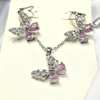 نیم ست دخترانه پروانه سوارسکی نگین صورتی و سفید مشخصات محصول : گردنبند : طرح پروانه پلاک سوارسکی زنجیر 45 سانت زنجیر استیل رنگ ثابت قفل و اتصلات استیل گوشواره طرح پروانه مدل گشواره قفلی گرد استیل بدون حساسیت قلاب پیچ مراقبتی کیفیت عالی طرح پروانه پلاک سوارسکی کانال محصولات جدید پیام رسان ایتا https://eitaa.com/kharraziaramis کانال محصولات جدید پیام رسان روبیکا https://Rubika.ir/kharraziaramis مشاهده کدرهگیری پیام رسان ایتا https://eitaa.com/postkharraziaramis مشاهده کدرهگیری پیام رسان روبیکا https://Rubika.ir/postkharraziaramis پیج اینستاگرام https://instagram.com/kharraziaramis گردنبند پروانه گردنبند دخترانه پروانه گردنبند طرح پروانه گردنبند دخترانه طرح پروانه نیم ست پروانه نیم ست دخترانه پروانه نیم ست زنانه طرح پروانه رنیم ست زنانه پروانه گوشواره پروانه گوشواره استیل پروانه گوشواره رنگ ثابت پروانه گوشواره میخی پروانه گوشواره دخترانه پروانه گوشواره بدون حساسیت پروانه گوشواره دخترانه پروانه گوشواره دخترانه میخی پروانه خرازی ارامیس خرازی قم خرازی زیورالات خرازی بازار تهران خرازی بازار بزرگ خرازی مروی خرازی مشهد خرازی شیراز خرازی اصفهان گردنبندست دخترانه گردنبند و گوشواره دخترانه نیم ست دخترانه نیم ست استیل نیم ست رنگ ثابت خرازی آرامیس