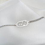 دستبند استیل می‌شود کد5 مشخصات محصول : سایز پلاک 2/5 * 1  سانت طول زنجیر کارتیر تراش ایز 0/8 12 سانت طول زنجیر تنظیم کننده دست 5 سانت دستبند تمام استیل با حلقه و اتصالات استیل رنگ ثابت بدون حساسیت رنگ نقره ای قابل تنظیم بازنجیر سایز مناسب هر دست خراری آنلاین آرامیس قم  کانال ایتا ( https://eitaa.com/kharraziaramis )برای عضویت و مشاهده محصولات و رهگیری کد مرسوله های ارسالی دستبند میشود استیل دستبندمیشود استیل دستبند استیل میشود دستبند استیل می شود دستبند رنگ ثابت میشود دستبند با پلاک میشود