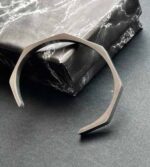 دستبنداستیل سون بنگل سون خلخال سون مشخصات محصول : رنگ : نقره ای و مشکی طلایی رنگ ثابت جنس : استیل بدون حساسیت پیج اینستاگرام  https://instagram.com/kharraziarmis کانال محصولات جدید  https://eitaa.com/kharraziaramis مشاهده کدرهگیری  https://eitaa.com/postkharraziaramis کانال ایتا ( https://eitaa.com/kharraziaramis )برای عضویت و مشاهده محصولات و رهگیری کد مرسوله های ارسالی دستبند بنگل نقره ای دستبندبنگل نقره ای دستیند نقره ای بنگل دستبند پیچ بنگل دستبند بنگل پیچ نقره ای دستبند بنگل استیل دستبند استیل بنگل دستبند رنگ ثابت بنگل دستبند بنگل رنگ ثابت دستبند بنگل سون نقره ای دستبندبنگل سون نقره ای دستیند نقره ای سون بنگل سون دستبند سون پیچ بنگل دستبند سون بنگل سون نقره ای دستبندسون بنگل استیل مردانه سون دستبند مردانه سون استیل بنگل مردانه سون دستبند سون مردانه رنگ ثابت بنگل سون  مردانه دستبند بنگل مردانه سون رنگ ثابت سون خلخال مردانه سون خلخال سون بنگل خلخال سوت بنگل مردانه خلخال سون خلخال سون مردانه انگشتر سون خرازی ارامیس خرازی قم خرازی زیورالات خرازی بازار تهران خرازی بازار بزرگ خرازی مروی خرازی مشهد خرازی شیراز خرازی اصفهان 