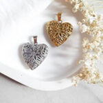 لاکت استیل نقره ای لاکت استیل طلایی لاکت رنگ ثابت لاکت عکس لاکت نقره ای استیل لاکت طلایی استیل لاکت استیل عکس لاکت استیل نقره ای رنگ ثابت مشخصات محصول : دارای درب باز شو رنگبندی : نقره ای جنس استیل رنگ ثابت بدون حساسیت ابعاد : طول : 2/9 سانت عرض : 2/9 سانت ضخامت : 0/7 سانت نوع استفاده : پلاک گردنبندی موارد قابل استفاده : مناسب برای قرار دادن عکس - مناسب برای قراردادن مو  - مناسب برای قراردادن نوشته - مناسب برای قراردادن دعا ... پیج اینستاگرام  https://instagram.com/kharraziarmis کانال محصولات جدید  https://eitaa.com/kharraziaramis مشاهده کدرهگیری  https://eitaa.com/postkharraziaramis کانال ایتا ( https://eitaa.com/kharraziaramis )برای عضویت و مشاهده محصولات و رهگیری کد مرسوله های ارسالی خرازی ارامیس خرازی قم خرازی زیورالات خرازی بازار تهران خرازی بازار بزرگ خرازی مروی خرازی مشهد خرازی شیراز خرازی اصفهان گردنبد لاکت استیل لاکت لایی لاکت نقره ای لاکت عکس استیل لاکت رنگ ثابت لاکت طرح قلب لاکت بیضی لاکت قلبی لاکت طرح لاو لاکت عکس لاکت لاکت استیل طلایی لاکت استیل نقره ای لاکت استیل قلبی لاکت استیل بیضی Steel pendant Golden pendant Silver pendant heart pendant Heart steel pendant Golden steel pendant Silver steel pendant Steel locket necklace ارامیس خرازی آرامیس خرازی انلاین خرازی آنلاین خرازی قم خرازی اینترنتی خرازی عمده خرازی زیورآلات خرازی انلاین