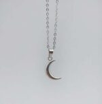 گردنبند ماه زنجیر استیل کد186 مشخصات محصول : زنجیر : جنس استیل سایز : 0/4 رنگ نقره ای ( رنگ ثابت بدون حساسیت ) قفل و حلقه ها استیل رنگ ثابت نقره ای طول زنجیر 45 سانت سایز0/4 جنس استیل رنگ ثابت بدون حساسیت خرجکار : ابعاد خرجکار : 2 * 2 سانت رنگ سیلور جنس کروم کیفیت عالی در حد رنگ ثابت نگیندار خرازی انلاین آرامیس کانال ایتا ( https://eitaa.com/kharraziaramis )برای عضویت و مشاهده محصولات و رهگیری کد مرسوله های ارسالی گردنبند ماه گردنبند استیل ماه گردنبنداستیل ماه گردنبندماه استیل گردنبند ماه گردنبند ماه گردنبند استیل ماه گردنبنداستیل ماه گردنبند استیل خرازی آرامیس خرازی قم خرازی بدلیجات اکسسوری