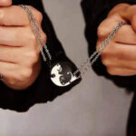 گردنبند استیل ست گربه کد160 مشخصات محصول : زنجیر  : جنس استیل سایز : 0/4 رنگ نقره ای و طلایی ( رنگ ثابت بدون حساسیت ) قفل و حلقه ها و اتصالات استیل رنگ ثابت طول زنجیر 45 سانت سایز0/4 جنس استیل رنگ ثابت بدون حساسیت خرجکار : پلاک ست طلایی و نقره ای ابعاد هر یک پلاک : پلاک طلایی : 2/6 * 2/6  سانت پلاک نقره ای : 2/6 * 2/6  سانت جنس استیل رنگ ثابت پیج اینستاگرام  https://instagram.com/kharraziarmis کانال محصولات جدید  https://eitaa.com/kharraziaramis مشاهده کدرهگیری  https://eitaa.com/postkharraziaramis کانال ایتا ( https://eitaa.com/kharraziaramis )برای عضویت و مشاهده محصولات و رهگیری کد مرسوله های ارسالی خرازی ارامیس خرازی قم خرازی زیورالات خرازی بازار تهران خرازی بازار بزرگ خرازی مروی خرازی مشهد خرازی شیراز خرازی اصفهان گردنبند گربه دوستی گردنبندگربه دختر و پسر گردنبندست گربه گردنبند گربه گردنبند ست گربه گردنبند پسردختری گردنبند پسر دختر گردنبند دختر پسر خرازی آرامیس خرازی قم خرازی بدلیجات اکسسوری ovhcd گردنبند کاپلی گربه گردنبند کاپلی دختر پسر گردنبند کاپلی ست گربه گردنبند ست گربه گردنبند دونفره گربه گردنبند استیل گربه گردنبند دونفره گربه