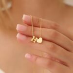 گردنبند حروف و قلب 3بعدی مشخصات محصول : گردنبند استیل سه بعدی استیل رنگ ثابت رنگبندی : طلایی و نقره ای زنجیر دیپلمات استیل طلایی و نقره ای سایز زنجیر 45سانت حروف 3بعدی تقریبا یک سانت قلب 3بعدی تقریبا یک سانت سایز متوسط خراری آنلاین آرامیس قم  کانال ایتا ( https://eitaa.com/kharraziaramis )برای عضویت و مشاهده محصولات و رهگیری کد مرسوله های ارسالی گردنبند حروف سه بعدی گردنبند قلب سه بعدی گردنبند حروف 3بعدی گردنبد قلب 3بعدی گردنبند استیل سه بعدی حروف گردنبند استیل سه بعدی گردنبند گردنبند اسم زنانه گردنبند زنانه گردنبند دخترانه گردنبند دخترونه