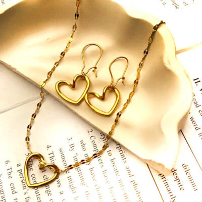 نیم ست استیل قلب دفرمه بازنجیر ماری مشخصات محصول : رنگ طلایی و نقره ای مشخصات نیم ست نقره ای گردنبند + گوشواره نیم ست طلایی گردنبند + گوشواره طول زنجیر : 45 سانت استیل رنگ ثابت پلاک گردنبندی : طول 2 سانت پلاک استیل قلاب گوشواره قفلی گرد استیل قفل اتصالات استیل رنگ ثابت کانال محصولات جدید پیام رسان ایتا https://eitaa.com/kharraziaramis کانال محصولات جدید پیام رسان روبیکا https://Rubika.ir/kharraziaramis مشاهده کدرهگیری پیام رسان ایتا https://eitaa.com/postkharraziaramis مشاهده کدرهگیری پیام رسان روبیکا https://Rubika.ir/postkharraziaramis کانال واتساپ https://whatsapp.com/channel/0029Vb6G4LDA89MaeB17xp18 پیج اینستاگرام https://instagram.com/kharraziaramis خرازی ارامیس خرازی قم خرازی زیورالات خرازی بازار تهران خرازی بازار بزرگ خرازی مروی خرازی مشهد خرازی شیراز خرازی اصفهان نیم ست استیل گوشواره و گردنبند استیل گوشواره استیل گردنبند استیل نیم ست رنگ ثابت نیم ست طلایی استیل نیم ست زنانه نیم ست دخترانه نیم ست استیل زنانه نیم ست استیل دخترانه گردنبند زنانه گردنبند دخترانه 