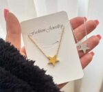 گردنبند ستاره برجسته مینیمال کد15 مشخصات محصول : گردنبند قلبی با زنجیر ماری قیطونی ( ماری نخی) طلایی گردنبند قلبی با زنجیر دیپلمات نقره ای گردنبند قلبی با زنجیر ماری قیطونی ( ماری نخی) نقره ای قلب برجسته استیل سوراخ بین کاری 1 * 1 سانت رنگ بندی : طلایی و نقره ای مشخصات زنجیر ماری : گردنبند ماری 45 سانت + 5سانت زنجیر سایز + اویز مارک کانال محصولات جدید پیام رسان ایتا https://eitaa.com/kharraziaramis کانال محصولات جدید پیام رسان روبیکا https://Rubika.ir/kharraziaramis مشاهده کدرهگیری پیام رسان ایتا https://eitaa.com/postkharraziaramis مشاهده کدرهگیری پیام رسان روبیکا https://Rubika.ir/postkharraziaramis کانال واتساپ https://whatsapp.com/channel/0029Vb6G4LDA89MaeB17xp18 پیج اینستاگرام https://instagram.com/kharraziaramis شماره واتساپ و پاسخگویی ( ساعات کاری 9 تا 13 – 17 تا 21 ) 09100772050 خرازی ارامیس خرازی قم خرازی زیورالات خرازی بازار تهران خرازی بازار بزرگ خرازی مروی خرازی مشهد خرازی شیراز خرازی اصفهان گردنبند قلب سه بعدی دخترانه گردنبند قلب 3 بعدی گردنبند دخترانه قلب سه یعدی گردنبند قلب برجسته گزدنیند3 بعدی گردنبند قلب برجسته گردنبند قلبی گردنبندقلبی گردنبند قلب سه بعدی گردنبندقلب سه بعدی گردنبندقلب برجسته گردنبند قلب بین کاری گردنبند قلب نقره ای گردنبند قلبی نقره ای خرازی ارامیس خرازی قم خرازی زیورالات خرازی بازار تهران خرازی بازار بزرگ خرازی مروی خرازی مشهد خرازی شیراز خرازی اصفهان بازار خرازی بدلیجات اکسسوری خرازی ارامیس خرازی قم خرازی زیورالات خرازی بازار تهران خرازی بازار بزرگ خرازی مروی خرازی مشهد خرازی شیراز خرازی اصفهان گردنبند مینیمال ستاره گردنبند سه بعدی ستاره گردنبند برجسته ستاره گرمینیمال دخترانه گردنبند زنانه مینیمال خرازی ارامیس 