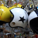 جاکلیدی طرح کلاه کاسکت مشخصات : ابعاد تقریبا قطر 4/5 سانت رنگ بندی : سفید مشکی نارنجی آبی سبز قرمز صورتی زرد دارای کش جلو کلاه جاکلیدی قفل دار کانال محصولات جدید پیام رسان ایتا https://eitaa.com/kharraziaramis کانال محصولات جدید پیام رسان روبیکا https://Rubika.ir/kharraziaramis مشاهده کدرهگیری پیام رسان ایتا https://eitaa.com/postkharraziaramis مشاهده کدرهگیری پیام رسان روبیکا https://Rubika.ir/postkharraziaramis کانال واتساپ https://whatsapp.com/channel/0029Vb6G4LDA89MaeB17xp18 پیج اینستاگرام https://instagram.com/kharraziaramis شماره واتساپ و پاسخگویی ( ساعات کاری 9 تا 13 – 17 تا 21 ) 09100772050 خرازی ارامیس خرازی قم خرازی زیورالات خرازی بازار تهران خرازی بازار بزرگ خرازی مروی خرازی مشهد خرازی شیراز خرازی اصفهان جاکلیدی کلاه کاسکت جاکلیدی کاسکت جاسوچی کلاه کاسکت اویز خوردو کلاکاسکت اویز کیف کلاه کاسکت اویز کلاه کاسکت