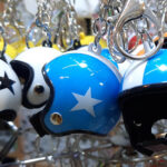 جاکلیدی طرح کلاه کاسکت مشخصات : ابعاد تقریبا قطر 4/5 سانت رنگ بندی : سفید مشکی نارنجی آبی سبز قرمز صورتی زرد دارای کش جلو کلاه جاکلیدی قفل دار کانال محصولات جدید پیام رسان ایتا https://eitaa.com/kharraziaramis کانال محصولات جدید پیام رسان روبیکا https://Rubika.ir/kharraziaramis مشاهده کدرهگیری پیام رسان ایتا https://eitaa.com/postkharraziaramis مشاهده کدرهگیری پیام رسان روبیکا https://Rubika.ir/postkharraziaramis کانال واتساپ https://whatsapp.com/channel/0029Vb6G4LDA89MaeB17xp18 پیج اینستاگرام https://instagram.com/kharraziaramis شماره واتساپ و پاسخگویی ( ساعات کاری 9 تا 13 – 17 تا 21 ) 09100772050 خرازی ارامیس خرازی قم خرازی زیورالات خرازی بازار تهران خرازی بازار بزرگ خرازی مروی خرازی مشهد خرازی شیراز خرازی اصفهان جاکلیدی کلاه کاسکت جاکلیدی کاسکت جاسوچی کلاه کاسکت اویز خوردو کلاکاسکت اویز کیف کلاه کاسکت اویز کلاه کاسکت