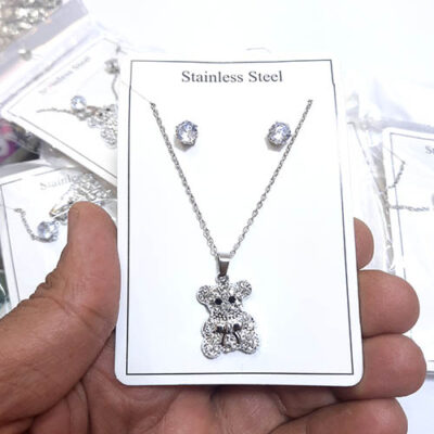 نیم ست دخترانه مدل سه قلب مشکی  مشخصات محصول : رنگ نقره ای مشخصات نیم ست گردنبند + گوشواره طول زنجیر : 45 سانت استیل رنگ ثابت پلاک گردنبندی : طول  سانت قلاب گوشواره میخی اتصالات استیل رنگ ثابت گوشواره تک نگین سفید کانال محصولات و کدرهگیری واتساپ https://whatsapp.com/channel/0029Vb6G4LDA89MaeB17xp18 کانال محصولات جدید پیام رسان ایتا https://eitaa.com/kharraziaramis مشاهده کدرهگیری پیام رسان ایتا https://eitaa.com/postkharraziaramis پیج اینستاگرام https://instagram.com/kharraziaramis شماره واتساپ و پاسخگویی ( ساعات کاری  9 تا 14 ) 09100772050 خرازی ارامیس خرازی قم خرازی زیورالات خرازی بازار تهران خرازی بازار بزرگ خرازی مروی خرازی مشهد خرازی شیراز خرازی اصفهان نیم ست استیل گوشواره و گردنبند استیل گوشواره استیل گردنبند استیل نیم ست رنگ ثابت نیم ست طلایی استیل نیم ست زنانه نیم ست دخترانه نیم ست استیل زنانه نیم ست استیل دخترانه گردنبند زنانه گردنبند دخترانه خرازی ارامیس