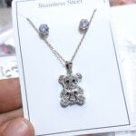 نیم ست دخترانه مدل سه قلب مشکی  مشخصات محصول : رنگ نقره ای مشخصات نیم ست گردنبند + گوشواره طول زنجیر : 45 سانت استیل رنگ ثابت پلاک گردنبندی : طول  سانت قلاب گوشواره میخی اتصالات استیل رنگ ثابت گوشواره تک نگین سفید کانال محصولات و کدرهگیری واتساپ https://whatsapp.com/channel/0029Vb6G4LDA89MaeB17xp18 کانال محصولات جدید پیام رسان ایتا https://eitaa.com/kharraziaramis مشاهده کدرهگیری پیام رسان ایتا https://eitaa.com/postkharraziaramis پیج اینستاگرام https://instagram.com/kharraziaramis شماره واتساپ و پاسخگویی ( ساعات کاری  9 تا 14 ) 09100772050 خرازی ارامیس خرازی قم خرازی زیورالات خرازی بازار تهران خرازی بازار بزرگ خرازی مروی خرازی مشهد خرازی شیراز خرازی اصفهان نیم ست استیل گوشواره و گردنبند استیل گوشواره استیل گردنبند استیل نیم ست رنگ ثابت نیم ست طلایی استیل نیم ست زنانه نیم ست دخترانه نیم ست استیل زنانه نیم ست استیل دخترانه گردنبند زنانه گردنبند دخترانه خرازی ارامیس