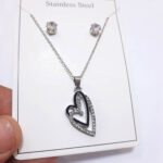 نیم ست دخترانه مدل دو قلب مشخصات محصول : رنگ نقره ای مشخصات نیم ست گردنبند + گوشواره طول زنجیر : 45 سانت استیل رنگ ثابت پلاک گردنبندی : سوارسکی طول  سانت قلاب گوشواره میخی اتصالات استیل رنگ ثابت گوشواره تک نگین سفید کانال محصولات و کدرهگیری واتساپ https://whatsapp.com/channel/0029Vb6G4LDA89MaeB17xp18 کانال محصولات جدید پیام رسان ایتا https://eitaa.com/kharraziaramis مشاهده کدرهگیری پیام رسان ایتا https://eitaa.com/postkharraziaramis پیج اینستاگرام https://instagram.com/kharraziaramis شماره واتساپ و پاسخگویی ( ساعات کاری  9 تا 14 ) 09100772050 خرازی ارامیس خرازی قم خرازی زیورالات خرازی بازار تهران خرازی بازار بزرگ خرازی مروی خرازی مشهد خرازی شیراز خرازی اصفهان نیم ست استیل گوشواره و گردنبند استیل گوشواره استیل گردنبند استیل نیم ست رنگ ثابت نیم ست طلایی استیل نیم ست زنانه نیم ست دخترانه نیم ست استیل زنانه نیم ست استیل دخترانه گردنبند زنانه گردنبند دخترانه خرازی ارامیس