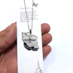 گردنبند استیل ایران قلب نقره ای کد397 مشخصات محصول : زنجیر : جنس استیل سایز : 0/4 ی رنگ نقره ای ( رنگ ثابت بدون حساسیت ) قفل و حلقه ها استیل رنگ ثابت نقره ای طول زنجیر 45 سانت جنس استیل رنگ ثابت بدون حساسیت ساخت ایران قد محصول قاب : 1/8 * 3 سانت جنس استیل رنگ ثابت رنگ ثابت بدون حساسیت پیج اینستاگرام  https://instagram.com/kharraziarmis کانال محصولات جدید  https://eitaa.com/kharraziaramis مشاهده کدرهگیری  https://eitaa.com/postkharraziaramis کانال ایتا ( https://eitaa.com/kharraziaramis )برای عضویت و مشاهده محصولات و رهگیری کد مرسوله های ارسالی خرازی ارامیس خرازی قم خرازی زیورالات خرازی بازار تهران خرازی بازار بزرگ خرازی مروی خرازی مشهد خرازی شیراز خرازی اصفهان پلاک ایران گردنبند ایران پلاک ست ایران پلاک استیل ایران گردنبندایران گردنبند استیل ایران گردنبند ست استیل ایران ایران ایران