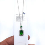 گردنبند نگین مستطیلی سوارسکی کد398 مشخصات محصول : زنجیر : جنس استیل سایز : 0/4 رنگ نقره ای ( رنگ ثابت بدون حساسیت ) قفل و حلقه ها استیل رنگ ثابت نقره ای طول زنجیر 45 سانت جنس استیل رنگ ثابت بدون حساسیت مشخصات پلاک : ابعاد محصول :   سانت پلاک سوارسکی کیفیت درجه یک ماندگاری رنگ بالا بدون حساسیت رنگ نگین سبز و قرمز کانال محصولات و کدرهگیری واتساپ https://whatsapp.com/channel/0029Vb6G4LDA89MaeB17xp18 کانال محصولات جدید پیام رسان ایتا https://eitaa.com/kharraziaramis مشاهده کدرهگیری پیام رسان ایتا https://eitaa.com/postkharraziaramis پیج اینستاگرام https://instagram.com/kharraziaramis شماره واتساپ و پاسخگویی ( ساعات کاری  9 تا 14 ) 09100772050 پلاک بیضی سوارسکی نبیضی گیندار گردنبند بیضی نگیندار بیضی نگیندار گردنبند نگین دار دخترانه گردنبند نگیندار زنانه گردنبند استیل بیضی نگیندار گردنبند دخترانه نگیندار بیضی گردنبند زنانه بیضی خرازی ارامیس خرازی قم خرازی زیورالات خرازی بازار تهران خرازی بازار بزرگ خرازی مروی خرازی مشهد خرازی شیراز خرازی اصفهان 