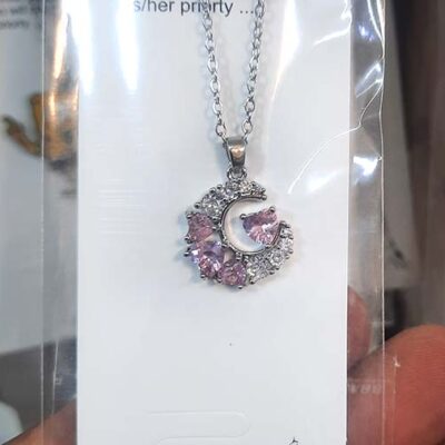 گردنبند دخترانه ماه سوارسکی کد4 مشخصات محصول : زنجیر : جنس استیل سایز : 0/4 رنگ نقره ای ( رنگ ثابت بدون حساسیت ) قفل و حلقه ها استیل رنگ ثابت طلایی طول زنجیر 45 سانت جنس استیل رنگ ثابت بدون حساسیت مشخصات پلاک قطر محصول :  سانت جنس سوارسکی کانال محصولات جدید پیام رسان ایتا https://eitaa.com/kharraziaramis کانال محصولات جدید پیام رسان روبیکا https://Rubika.ir/kharraziaramis مشاهده کدرهگیری پیام رسان ایتا https://eitaa.com/postkharraziaramis مشاهده کدرهگیری پیام رسان روبیکا https://Rubika.ir/postkharraziaramis کانال واتساپ https://whatsapp.com/channel/0029Vb6G4LDA89MaeB17xp18 پیج اینستاگرام https://instagram.com/kharraziaramis شماره واتساپ و پاسخگویی ( ساعات کاری 9 تا 13 – 17 تا 21 ) 09100772050 خرازی ارامیس خرازی قم خرازی زیورالات خرازی بازار تهران خرازی بازار بزرگ خرازی مروی خرازی مشهد خرازی شیراز خرازی اصفهان  گردنبند دخترانه ماه گردنبند ماه گردنبند زنانه ماه گردنبند استیل ماه گردنبند رتگ ثابت ماه گردنبند ماه استیل گردنبند نقره ای ماه گردنبند استیل دخترانه ماه