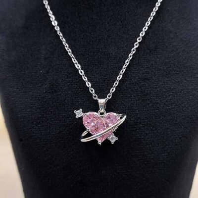  گردنبند دخترانه قلب سوارسکی کد262 مشخصات محصول : زنجیر : جنس استیل سایز : 0/4 رنگ نقره ای ( رنگ ثابت بدون حساسیت ) قفل و حلقه ها استیل رنگ ثابت طلایی طول زنجیر 45 سانت جنس استیل رنگ ثابت بدون حساسیت مشخصات پلاک قطر محصول :  سانت جنس سوارسکی کانال محصولات جدید پیام رسان ایتا https://eitaa.com/kharraziaramis کانال محصولات جدید پیام رسان روبیکا https://Rubika.ir/kharraziaramis مشاهده کدرهگیری پیام رسان ایتا https://eitaa.com/postkharraziaramis مشاهده کدرهگیری پیام رسان روبیکا https://Rubika.ir/postkharraziaramis کانال واتساپ https://whatsapp.com/channel/0029Vb6G4LDA89MaeB17xp18 پیج اینستاگرام https://instagram.com/kharraziaramis شماره واتساپ و پاسخگویی ( ساعات کاری 9 تا 13 – 17 تا 21 ) 09100772050 خرازی ارامیس خرازی قم خرازی زیورالات خرازی بازار تهران خرازی بازار بزرگ خرازی مروی خرازی مشهد خرازی شیراز خرازی اصفهان  گردنبند دخترانه قلب گردنبند قلب گردنبند زنانه قلب گردنبند استیل قلب گردنبند رتگ ثابت قلب گردنبند قلب استیل گردنبند نقره ای قلب گردنبند استیل دخترانه قلب