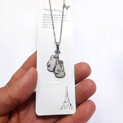 گردنبند استیل دستکش بوکس نقره ای کد399 مشخصات محصول : زنجیر : جنس استیل سایز : 0/4 ی رنگ نقره ای ( رنگ ثابت بدون حساسیت ) قفل و حلقه ها استیل رنگ ثابت نقره ای طول زنجیر 45 سانت جنس استیل رنگ ثابت بدون حساسیت ساخت ایران قد محصول قاب :  سانت جنس استیل رنگ ثابت رنگ ثابت بدون حساسیت کانال محصولات و کدرهگیری واتساپ https://whatsapp.com/channel/0029Vb6G4LDA89MaeB17xp18 کانال محصولات جدید پیام رسان ایتا https://eitaa.com/kharraziaramis مشاهده کدرهگیری پیام رسان ایتا https://eitaa.com/postkharraziaramis پیج اینستاگرام https://instagram.com/kharraziaramis شماره واتساپ و پاسخگویی ( ساعات کاری  9 تا 14 ) 09100772050 خرازی ارامیس خرازی قم خرازی زیورالات خرازی بازار تهران خرازی بازار بزرگ خرازی مروی خرازی مشهد خرازی شیراز خرازی اصفهان پلاک بوکس گردنبند بوکس پلاک ست بوکس پلاک استیل بوکس گردنبندبوکس گردنبند استیل بوکس گردنبند ست استیل بوکس پلاک دستکش بوکس گردنبند دستکش بوکس پلاک ست دستکش بوکس پلاک استیل دستکش بوکس گردنبنددستکش بوکس گردنبند استیل دستکش بوکس گردنبند ست استیل دستکش بوکس