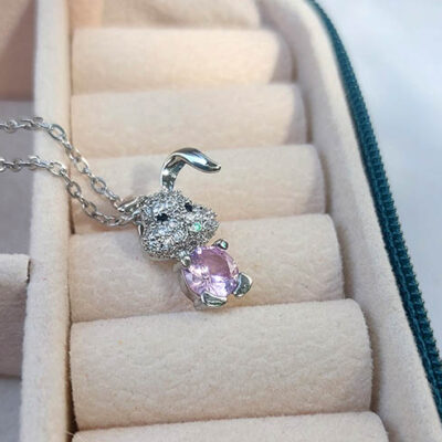 گردنبند دخترانه خرگوش سوارسکی کد258 مشخصات محصول : زنجیر : جنس استیل سایز : 0/4 رنگ نقره ای ( رنگ ثابت بدون حساسیت ) قفل و حلقه ها استیل رنگ ثابت طلایی طول زنجیر 45 سانت جنس استیل رنگ ثابت بدون حساسیت مشخصات پلاک قطر محصول :  سانت جنس سوارسکی کانال محصولات جدید پیام رسان ایتا https://eitaa.com/kharraziaramis کانال محصولات جدید پیام رسان روبیکا https://Rubika.ir/kharraziaramis مشاهده کدرهگیری پیام رسان ایتا https://eitaa.com/postkharraziaramis مشاهده کدرهگیری پیام رسان روبیکا https://Rubika.ir/postkharraziaramis کانال واتساپ https://whatsapp.com/channel/0029Vb6G4LDA89MaeB17xp18 پیج اینستاگرام https://instagram.com/kharraziaramis شماره واتساپ و پاسخگویی ( ساعات کاری 9 تا 13 – 17 تا 21 ) 09100772050 خرازی ارامیس خرازی قم خرازی زیورالات خرازی بازار تهران خرازی بازار بزرگ خرازی مروی خرازی مشهد خرازی شیراز خرازی اصفهان  گردنبند دخترانه خرگوش گردنبند خرگوش گردنبند زنانه خرگوش گردنبند استیل خرگوش گردنبند رتگ ثابت خرگوش گردنبند خرگوش استیل گردنبند نقره ای خرگوش گردنبند استیل دخترانه خرگوش