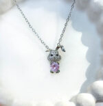 گردنبند دخترانه خرگوش سوارسکی کد258 مشخصات محصول : زنجیر : جنس استیل سایز : 0/4 رنگ نقره ای ( رنگ ثابت بدون حساسیت ) قفل و حلقه ها استیل رنگ ثابت طلایی طول زنجیر 45 سانت جنس استیل رنگ ثابت بدون حساسیت مشخصات پلاک قطر محصول :  سانت جنس سوارسکی کانال محصولات جدید پیام رسان ایتا https://eitaa.com/kharraziaramis کانال محصولات جدید پیام رسان روبیکا https://Rubika.ir/kharraziaramis مشاهده کدرهگیری پیام رسان ایتا https://eitaa.com/postkharraziaramis مشاهده کدرهگیری پیام رسان روبیکا https://Rubika.ir/postkharraziaramis کانال واتساپ https://whatsapp.com/channel/0029Vb6G4LDA89MaeB17xp18 پیج اینستاگرام https://instagram.com/kharraziaramis شماره واتساپ و پاسخگویی ( ساعات کاری 9 تا 13 – 17 تا 21 ) 09100772050 خرازی ارامیس خرازی قم خرازی زیورالات خرازی بازار تهران خرازی بازار بزرگ خرازی مروی خرازی مشهد خرازی شیراز خرازی اصفهان  گردنبند دخترانه خرگوش گردنبند خرگوش گردنبند زنانه خرگوش گردنبند استیل خرگوش گردنبند رتگ ثابت خرگوش گردنبند خرگوش استیل گردنبند نقره ای خرگوش گردنبند استیل دخترانه خرگوش