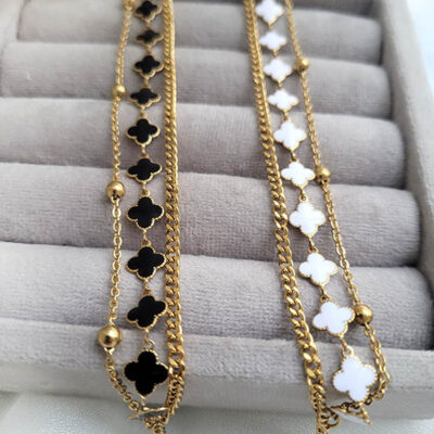 دستبند سه لاین ونکلیف مشخصات  : دستبند سه لاین استیل رنگ ثابت لاین اول زنجیر خلخال طلایی طول 16 سانت لاین دوم زنجیر ونکلیف پایه طلایی رنگ گل سفید و مشکی طول 16 سانت لاین سوم کارتیر تراش طلایی طول زنجیر 16 سانت طول زنجیر سایز رنگ طلایی طلایی 5 سانت قفل و اتصالات استیل رنگ ثابت کانال محصولات و کدرهگیری واتساپ https://whatsapp.com/channel/0029Vb6G4LDA89MaeB17xp18 کانال محصولات جدید پیام رسان ایتا https://eitaa.com/kharraziaramis مشاهده کدرهگیری پیام رسان ایتا https://eitaa.com/postkharraziaramis پیج اینستاگرام https://instagram.com/kharraziaramis شماره واتساپ و پاسخگویی ( ساعات کاری  9 تا 14 ) 09100772050 دستبند استیل ون کلیف دستبند زنانه استیل ونکلیف دستبند ونکلیف استیل دستبند زنانه استیل ون کلیف دستبند رنگ ثابت ونکلیف دستبند رنگ ثایت ونکلیف دستبند دخترانه ونکلیف دستبند زنانه ونکلیف