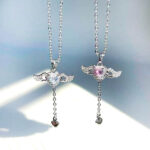 گردنبند بالدار فرشته  استیل بال فرشته گردنبند بالدار فرشته نگیندار بالدار فرشته نگیندار بالدار فرشته رنگ ثابت