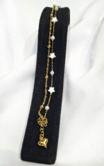 دستبند دولاین ستاره سنگی مرواریدی بازنجیر خلخال مشخصات : زنجیر ستاره سنگی 15 سانت زنجیر خلخال 15/2 سانت زنجیر سایز 4 سانت آویز قلب انتهای دستبند + قفل + حلقه اتصال دستبند کاملا استیل آبکاری طلایی رنگ ثابت بدون حساسیت کانال محصولات و کدرهگیری واتساپ https://whatsapp.com/channel/0029Vb6G4LDA89MaeB17xp18 کانال محصولات جدید پیام رسان ایتا https://eitaa.com/kharraziaramis شماره واتساپ و پاسخگویی ( ساعات کاری  9 تا 14 ) 09100772050 دستبند دو لاین استیل دستبند دوتایی استیل دستبند دخترانه دولاین دستبند زنانه دولاین دستبند استیل دستبند استیل ونکلیف دستبند ون کلیف دستبند دخترانه ونکلیف دستبند زنانه ونکلیف دولاین خرازی آرامیس