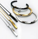 گردنبند مکعب عشق بازنجیر ویتالی نقره ای توجه : برای حک لطفا متن دلخواه خود را بعد از ثبت سفارش با فروشگاه هماهنگ کنید. 09100772050 ساعت پاسخگویی 10 الی 13 و 17 الی 21 هزینه حک بعد از هماهنگی متن یا تصویر برآورد و اعلام میشود مشصات محصول : ابعاد محصول :  تقریبا 4  سانت رنگبندی : طلایی . نقره ای . مشکی زنجیر : مدل ویتالی  طول : 55 سانت جنس رنجیر استیل رنگ ثابت کانال محصولات و کدرهگیری واتساپ https://whatsapp.com/channel/0029Vb6G4LDA89MaeB17xp18 کانال محصولات جدید پیام رسان ایتا https://eitaa.com/kharraziaramis مشاهده کدرهگیری پیام رسان ایتا https://eitaa.com/postkharraziaramis پیج اینستاگرام https://instagram.com/kharraziaramis شماره واتساپ و پاسخگویی ( ساعات کاری  9 تا 14 ) 09100772050 گردنبند مکعب عشق گردنبندمکعب عشق گردنبند شمش گردنبند مدل مکعب عشق گردنبند استیل مکعب عشق گردنبند طلایی مکعب عشق گردنبند نقره ای مکعب عشق گردنبند مشکی مکعب عشق گردنبند رنگ ثابت مکعب عشق خرازی آرامیس خرازی قم خرازی زیورآلات گردنبند مکعب عشق دستیند بنگل پیچ دستبند و گردنبند بنگل پیچ ست دستبند و گردنبند مکعب پیچ ست دستبند و گردنبند خرازی ارامیس 