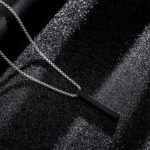 گردنبند مکعب عشق بازنجیر ویتالی نقره ای توجه : برای حک لطفا متن دلخواه خود را بعد از ثبت سفارش با فروشگاه هماهنگ کنید. 09100772050 ساعت پاسخگویی 10 الی 13 و 17 الی 21 هزینه حک بعد از هماهنگی متن یا تصویر برآورد و اعلام میشود مشصات محصول : ابعاد محصول :  تقریبا 4  سانت رنگبندی : طلایی . نقره ای . مشکی زنجیر : مدل ویتالی  طول : 55 سانت جنس رنجیر استیل رنگ ثابت کانال محصولات و کدرهگیری واتساپ https://whatsapp.com/channel/0029Vb6G4LDA89MaeB17xp18 کانال محصولات جدید پیام رسان ایتا https://eitaa.com/kharraziaramis مشاهده کدرهگیری پیام رسان ایتا https://eitaa.com/postkharraziaramis پیج اینستاگرام https://instagram.com/kharraziaramis شماره واتساپ و پاسخگویی ( ساعات کاری  9 تا 14 ) 09100772050 گردنبند مکعب عشق گردنبندمکعب عشق گردنبند شمش گردنبند مدل مکعب عشق گردنبند استیل مکعب عشق گردنبند طلایی مکعب عشق گردنبند نقره ای مکعب عشق گردنبند مشکی مکعب عشق گردنبند رنگ ثابت مکعب عشق خرازی آرامیس خرازی قم خرازی زیورآلات گردنبند مکعب عشق دستیند بنگل پیچ دستبند و گردنبند بنگل پیچ ست دستبند و گردنبند مکعب پیچ ست دستبند و گردنبند خرازی ارامیس 