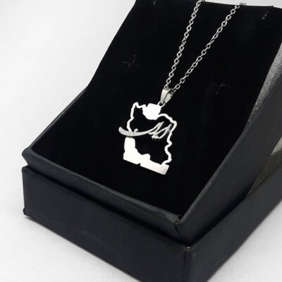 گردنبند استیل ایران نقره ای کد204 مشخصات محصول : زنجیر : جنس استیل سایز : 0/4  رنگ طلایی ( رنگ ثابت بدون حساسیت ) قفل و حلقه ها استیل رنگ ثابت طلایی طول زنجیر 45 سانت  جنس استیل رنگ ثابت بدون حساسیت ساخت ایران قد محصول قاب : 1/8 * 3 سانت جنس استیل رنگ ثابت رنگ ثابت بدون حساسیت خراری آنلاین آرامیس قم  کانال ایتا ( https://eitaa.com/kharraziaramis )برای عضویت و مشاهده محصولات و رهگیری کد مرسوله های ارسالی پلاک ایران گردنبند ایران پلاک ست ایران پلاک استیل ایران گردنبندایران گردنبند استیل ایران گردنبند ست استیل ایران ایران ایران گردنبند ایران گردنبند ایران گردنبند کشور ایران گردنبند استیل ایران گردنبند مردانه ایران گردنبند زنانه ایران گردنبندایران گردنبند رنگ ثابت ایران 