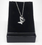 گردنبند به صد زبان دوستت دارم پروانه کد343 مشخصات محصول : ابعاد کامل محصول :  باحلقه گردنبندی زنجیر استیل رنگ ثابت بدون حساسیت سایز 45 سانت با زنجیر تنظیم با نگین به صد زبان دوستت دارم کانال محصولات جدید پیام رسان ایتا https://eitaa.com/kharraziaramis مشاهده کدرهگیری پیام رسان ایتا https://eitaa.com/postkharraziaramis کانال واتساپ https://whatsapp.com/channel/0029Vb6G4LDA89MaeB17xp18 شماره واتساپ و پاسخگویی ( ساعات کاری 9 تا 13 – 17 تا 21 ) 09100772050 گردنبند صدزبان گردنبند صد زبان دوست دارم گردنبند به صدزبان دوستت دارم گردنبند استیل به صد زبان گردنبند رنگ ثابت به صد زبان I love you in a hundred languages CustoMyLove™ I Love you in 100 Languages Necklace Images may be