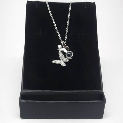 گردنبند به صد زبان دوستت دارم پروانه کد343 مشخصات محصول : ابعاد کامل محصول :  باحلقه گردنبندی زنجیر استیل رنگ ثابت بدون حساسیت سایز 45 سانت با زنجیر تنظیم با نگین به صد زبان دوستت دارم کانال محصولات جدید پیام رسان ایتا https://eitaa.com/kharraziaramis مشاهده کدرهگیری پیام رسان ایتا https://eitaa.com/postkharraziaramis کانال واتساپ https://whatsapp.com/channel/0029Vb6G4LDA89MaeB17xp18 شماره واتساپ و پاسخگویی ( ساعات کاری 9 تا 13 – 17 تا 21 ) 09100772050 گردنبند صدزبان گردنبند صد زبان دوست دارم گردنبند به صدزبان دوستت دارم گردنبند استیل به صد زبان گردنبند رنگ ثابت به صد زبان I love you in a hundred languages CustoMyLove™ I Love you in 100 Languages Necklace Images may be