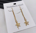 گوشواره بخیه ای استیل دو ستاره  مشخصات : طول زنجیر : 6 سانت طول پلاک : یک سانت رنگ طلایی و نقره ای جنس استیل رنگ ثابت کانال محصولات جدید پیام رسان ایتا https://eitaa.com/kharraziaramis مشاهده کدرهگیری پیام رسان ایتا https://eitaa.com/postkharraziaramis کانال واتساپ https://whatsapp.com/channel/0029Vb6G4LDA89MaeB17xp18 پیج اینستاگرام https://instagram.com/kharraziaramis شماره واتساپ و پاسخگویی ( ساعات کاری 9 تا 13 – 17 تا 21 ) 09100772050 خرازی ارامیس خرازی قم خرازی زیورالات خرازی بازار تهران خرازی بازار بزرگ خرازی مروی خرازی مشهد خرازی شیراز خرازی اصفهان گوشواره بخیه ی گوشواره گوشواره استیل بخیه ماه  گوشواره دخترانه بخیه ای ستاره گوشواره زنجیری ستاره بخیه ای ستاره گوشواره رنگ ثابت بخیه ای ستاره گوشواره بخیه ای ستاره گوشواره ستاره گوشواره ستاره بخیه ای ستاره گوشواره دخترانه بخیه ای ستاره گوشواره زنجیری بخیه ای ستاره گوشواره رنگ ثابت بخیه ای ستاره 