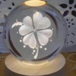 گوی شب خواب گوی کریستالی شبدر سایز8 مشخصات محصول : سایز 6 دارای نور با طیف 7 رنگ و تک چراغ LED سایز 8 داری نور با طیف تک رنگ خورشیدی و 5 چراغ LED گوی چراغ دار اکثر محصولات دارای کلید خاموش و روشن کن می باشد. با سری USB قابل نصب بر روی تمام شارژ گوشی رادیو ضیط و تلوزیون سایز : قطر 8 و قطر 6 سانت ورن : سایز 8  : 750 گرم ورن : سایز 6  : 350 گرم مناسب برای : شب خواب و دکوراسیون جنس : گوی شیشه و پایه چوبی  کانال ایتا ( https://eitaa.com/kharraziaramis )برای عضویت و مشاهده محصولات و رهگیری کد مرسوله های ارسالی خراری آنلاین آرامیس قم  گوی شب خواب گوی شیشه گوی فضانورد گوی شب خواب فضانورد گوی شب خواب سیاره  گوی شب خواب کریستالی گوی چراغ دار فضانورد شب خواب گوی چراغ دار کریستالی گوی گوی فضانورد گوی شب خواب فضانورد گوی کریستالی فضانورد گوی شب خواب گریستالی فضانورد خرازی قم خرازی تهران خرازی ارامیس خرازی بازار