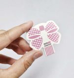 کارت زیورآلات طرح تاشو مدل پاپیون 🎀 کارت زیورآلات طرح تاشو مدل پاپیون مناسب گردنبند، گوشواره و دستبند 🎀 معرفی کارت زیورآلات طرح تاشو مدل پاپیون کارت زیورآلات طرح تاشو مدل پاپیون یک انتخاب زیبا و کاربردی برای بسته‌بندی و ارائه انواع زیورآلات و اکسسوری است. طراحی فانتزی و طرح کودکانه پاپیون این کارت باعث می‌شود محصولات شما ظاهر جذاب‌تر و مرتب‌تری داشته باشند. این کارت برای قرار دادن و بسته‌بندی انواع گردنبند، گوشواره و دستبند مناسب است و می‌تواند برای فروشگاه‌های بدلیجات، تولیدکنندگان زیورآلات، فروشندگان اکسسوری و افرادی که محصولات دست‌ساز تولید می‌کنند، کاربرد زیادی داشته باشد. ✨ استفاده از کارت بسته‌بندی زیبا، علاوه بر مرتب نگه داشتن محصول، ظاهر آن را حرفه‌ای‌تر کرده و برای ارائه زیورآلات به مشتری یا هدیه دادن بسیار مناسب است. ⭐ ویژگی‌های محصول ✅ طراحی زیبا و فانتزی طرح پاپیون ✅ مدل تاشو ✅ دارای طرح کودکانه و جذاب ✅ مناسب برای بسته‌بندی انواع زیورآلات ✅ مناسب برای گردنبند، گوشواره و دستبند ✅ مناسب برای ارائه محصولات دست‌ساز ✅ کاربردی برای فروشگاه‌های بدلیجات و اکسسوری ✅ مناسب برای بسته‌بندی و هدیه دادن 💍 کاربردهای کارت زیورآلات این محصول برای بسته‌بندی و ارائه انواع محصولات زیر مناسب است: 📿 کارت گردنبند 💎 کارت گوشواره 📿 کارت دستبند 🎀 بسته‌بندی انواع اکسسوری 💍 بسته‌بندی زیورآلات دست‌ساز 🎁 ارائه زیورآلات به‌عنوان هدیه 🏪 مناسب برای فروشگاه‌های بدلیجات و اکسسوری 💡 چرا کارت زیورآلات طرح پاپیون را انتخاب کنیم؟ بسته‌بندی زیبا نقش مهمی در جذابیت و ارائه محصولات دارد. کارت زیورآلات طرح تاشو پاپیون با طراحی فانتزی و کودکانه، انتخابی مناسب برای افرادی است که می‌خواهند زیورآلات و اکسسوری‌های خود را به شکل مرتب و زیباتری ارائه کنند. این کارت می‌تواند برای فروشندگان زیورآلات، تولیدکنندگان محصولات دست‌ساز و فروشگاه‌های اکسسوری کاربردی باشد و ظاهر محصول را حرفه‌ای‌تر و جذاب‌تر نشان دهد. 🛍️ خرید از خرازی آرامیس در خرازی آرامیس می‌توانید انواع کارت زیورآلات، کارت بسته‌بندی، لوازم ساخت زیورآلات، لوازم بدلیجات، خرجکار و اکسسوری را تهیه کنید. برای مشاهده محصولات جدید، اطلاع از موجودی کالاها و مشاهده کد رهگیری مرسوله‌های ارسالی، از طریق صفحات زیر همراه ما باشید: 📷 پیج اینستاگرام خرازی آرامیس: https://instagram.com/kharraziarmis 📢 کانال محصولات جدید در ایتا: https://eitaa.com/kharraziaramis 🔍 کلمات کلیدی کارت زیورآلات، کارت زیورالات، کارت بدلیجات، کارت بسته بندی زیورآلات، کارت بسته بندی بدلیجات، کارت اکسسوری، کارت گردنبند، کارت مخصوص گردنبند، کارت دستبند، کارت مخصوص دستبند، کارت گوشواره، کارت مخصوص گوشواره، کارت نیم ست، کارت سرویس زیورآلات، کارت بسته بندی اکسسوری، کارت زیورآلات تاشو، کارت بدلیجات تاشو، کارت زیورآلات طرح پاپیون، کارت پاپیونی، کارت زیورآلات کودکانه، کارت فانتزی زیورآلات، بسته بندی گردنبند، بسته بندی گوشواره، بسته بندی دستبند، لوازم بسته بندی زیورآلات، لوازم ساخت بدلیجات، لوازم ساخت زیورآلات، کارت مخصوص زیورآلات، کارت مخصوص بدلیجات، کارت ارائه زیورآلات، خرازی آرامیس، خرازی ارامیس، خرازی آنلاین، خرازی اینترنتی، خرازی قم، خرازی بدلیجات، لوازم زیورآلات، فروشگاه خرازی قم، خرازی عمده آرامیس.