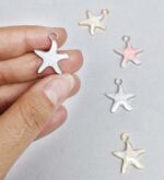 خرجکار فانتزی ستاره تک آویز کد30 ابعاد محصول :  سانت پلاک انیمیشن های کارتنی و خرجکار های فانتزی و عروسکی مناسب برای ساخت زیور آلات برای کودکان محصولی بسیار مقاوم و درجه یک با رنگ آمیزی جذاب کانال محصولات جدید پیام رسان ایتا https://eitaa.com/kharraziaramis مشاهده کدرهگیری پیام رسان ایتا https://eitaa.com/postkharraziaramis خرجکار نگیندار پلاک نگیندار خرجکار نگین دار پلاک نگین دار فانتزی اکسسوری زیورالات اکسسوری انلاین قم اکسسوری اینترنتی خرازی اینترنتی خرازی بازار خرازی عمده اکسسوری ارامیس خرازی قم خرجکار ستاره پلاک ستاره خرج کار ستاره خرجکار ستاره دریایی پلاک ستاره دریایی گردنبند ستاره دستبند ستاره خرازی ارامیس 